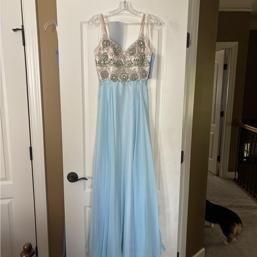 Elegant Blue Evening Gown - Picture 2 of 4